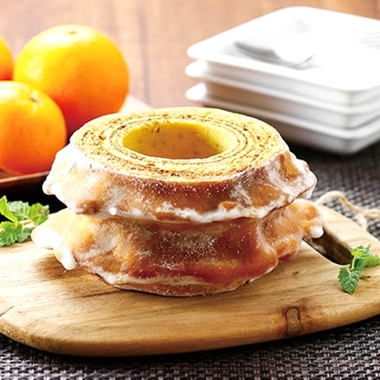 【お歳暮限定】 「ラ・ベットラ・ダ・オチアイ」バウムクーヘン（2山・オレンジピール入り）